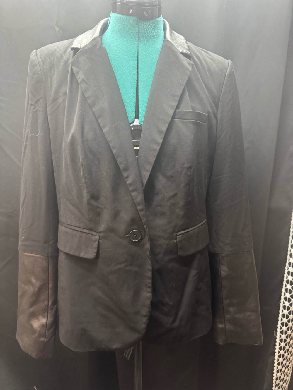 G.I.L.I. Black Single-Button Women's Blazer